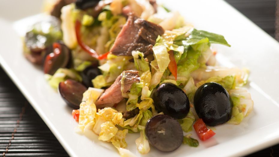 Asian-Beef-and-Black-Grape-Salad